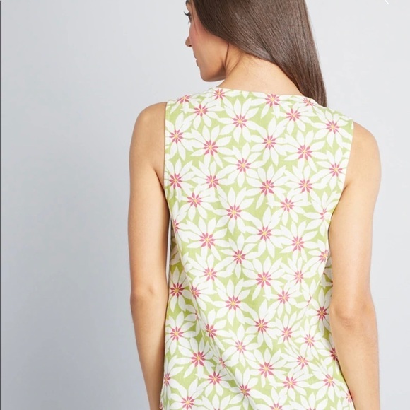 Mod Cloth Floral Linen Top - Picture 4 of 16